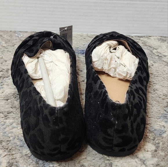 NWT Torrid 7W Shimmer Velvet Bow Pointed Toe Loafer Black Grey Leopard 7 Wide - Picture 12 of 13